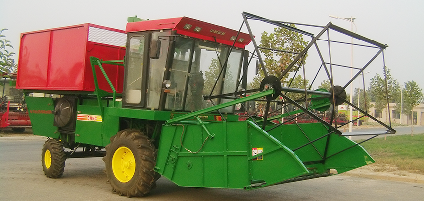 尊龙凯时 4QZ-2450 自走式青饲料收获机